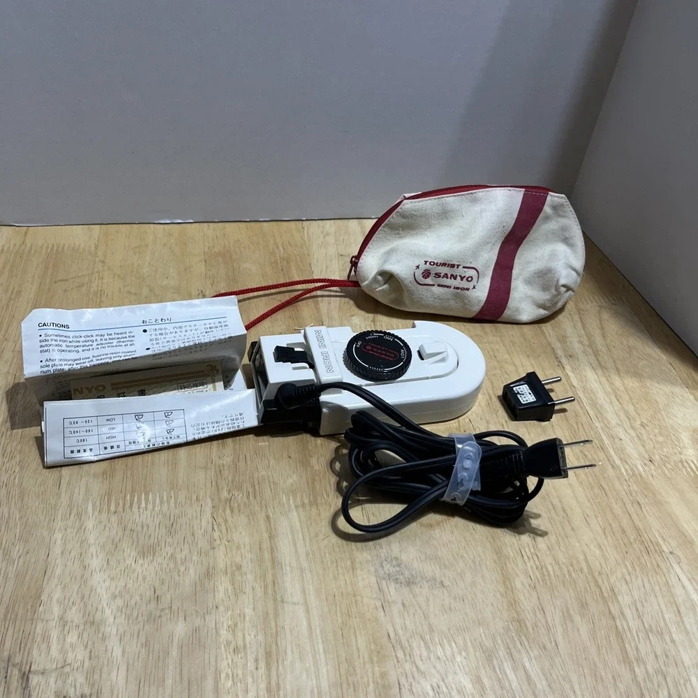 Sanyo Tourist A200N‎ White 120V 240V Dual Voltage Compact Travel Mini Iron